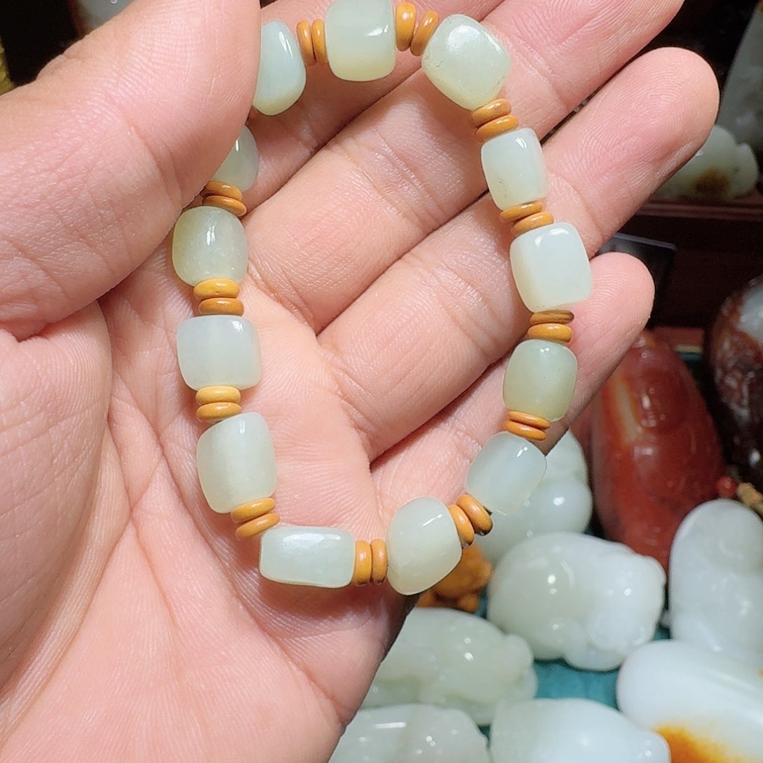 和田玉挂件未镶嵌美*子