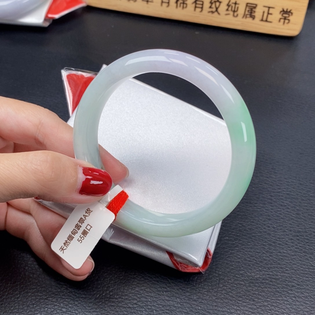 【闪购商品】翡翠手镯未镶嵌55圈口春彩