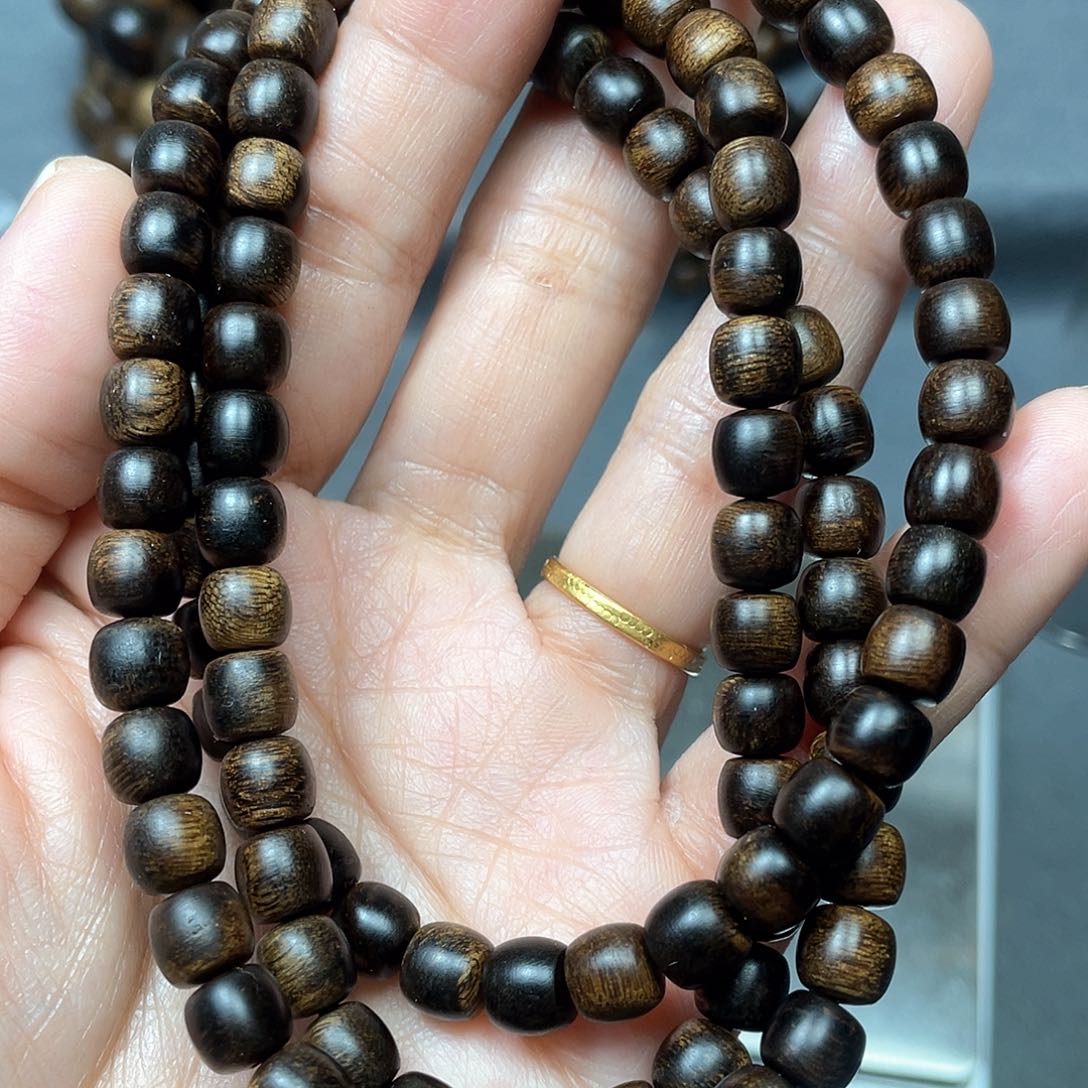 沉香手串白棋瘤疤0.7