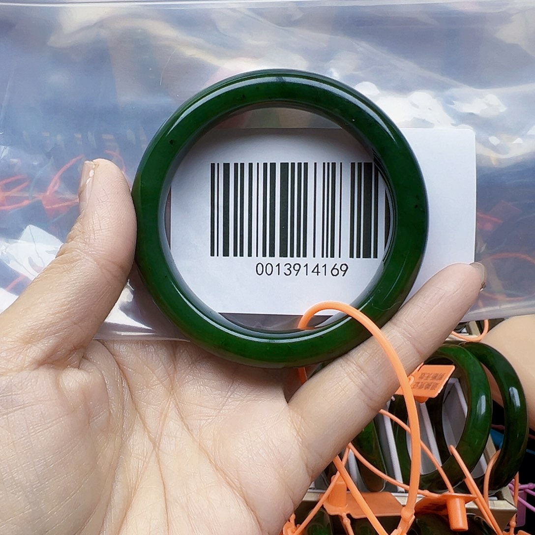 @***女和田玉未镶嵌手镯