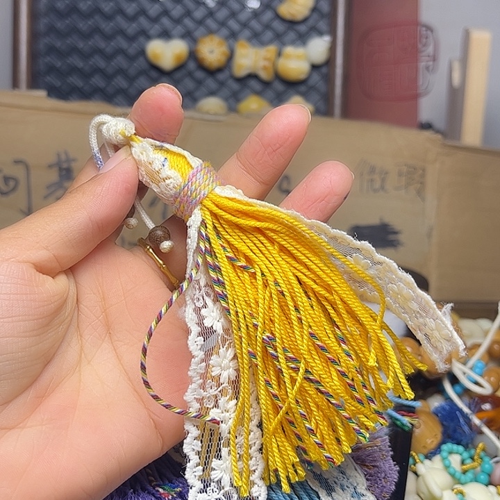 吊坠猴头核桃黄流苏