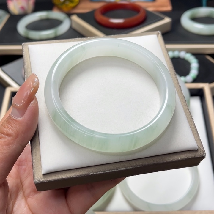 石英质玉手镯未镶嵌R****d