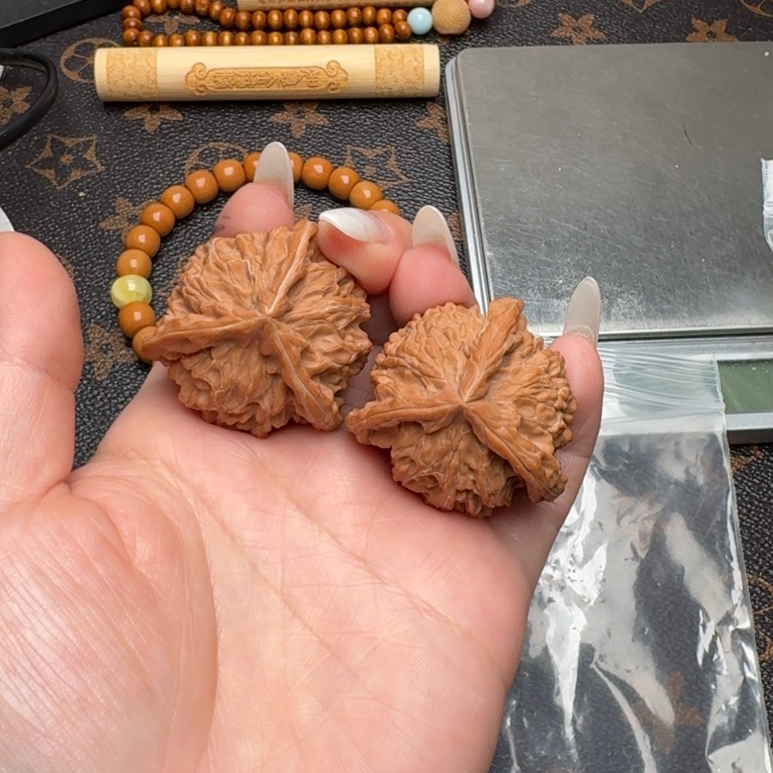 文玩核桃把件38三棱M156