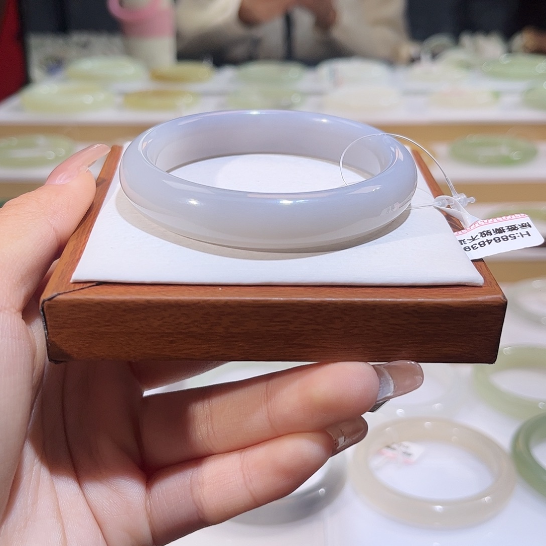 和田玉未镶嵌手镯浅香芋紫渐变