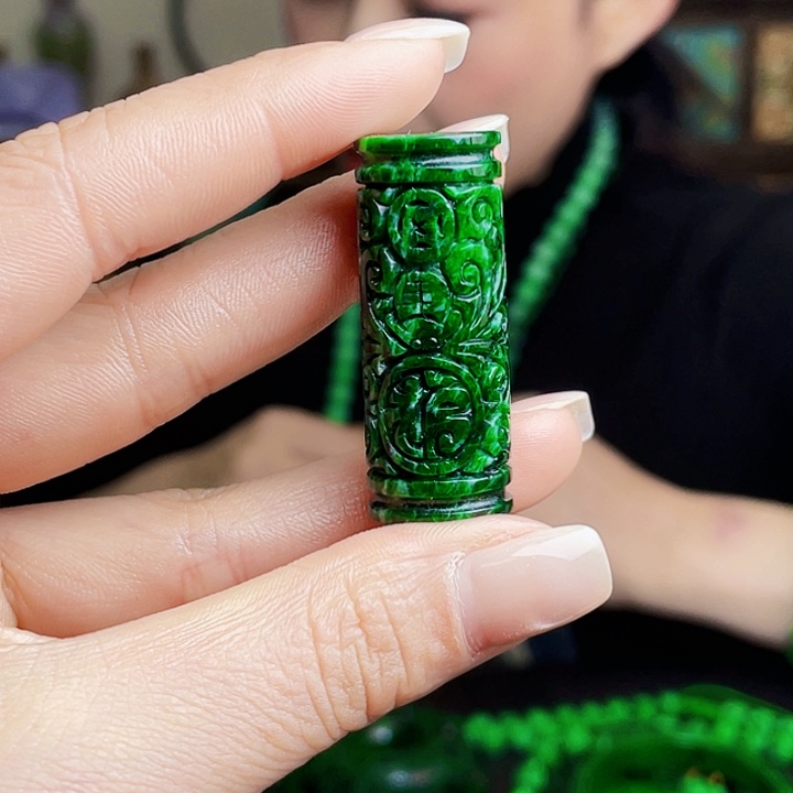 翡翠未镶嵌颈饰多样性