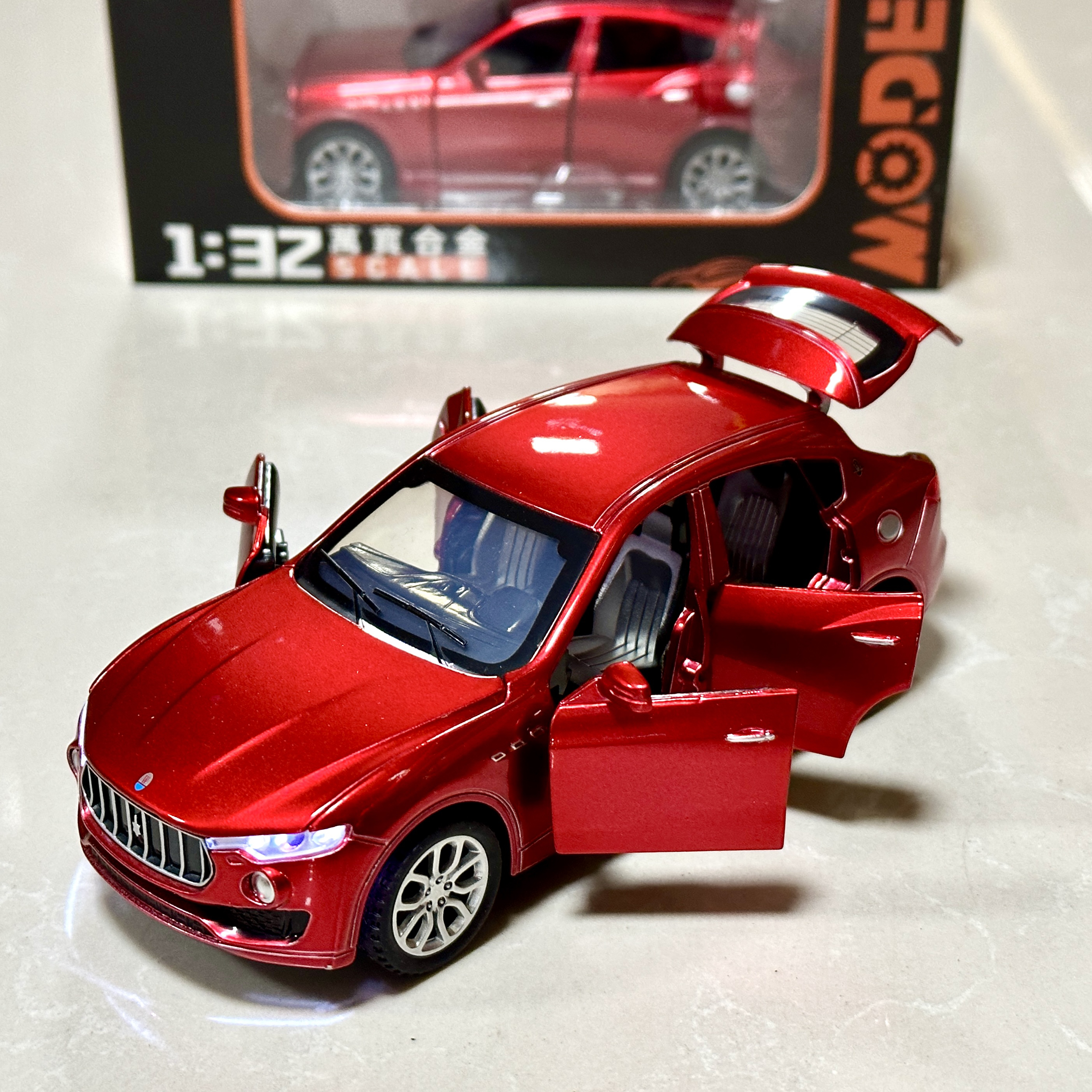 合金1:32玛莎莱万特开门声光回力玩具