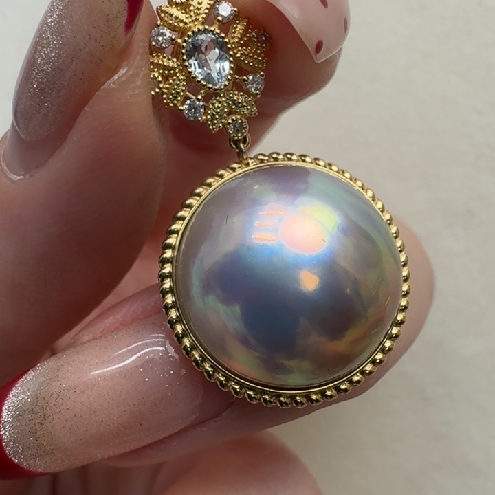 拼合珍珠（马贝珠）颈饰18K金镶嵌