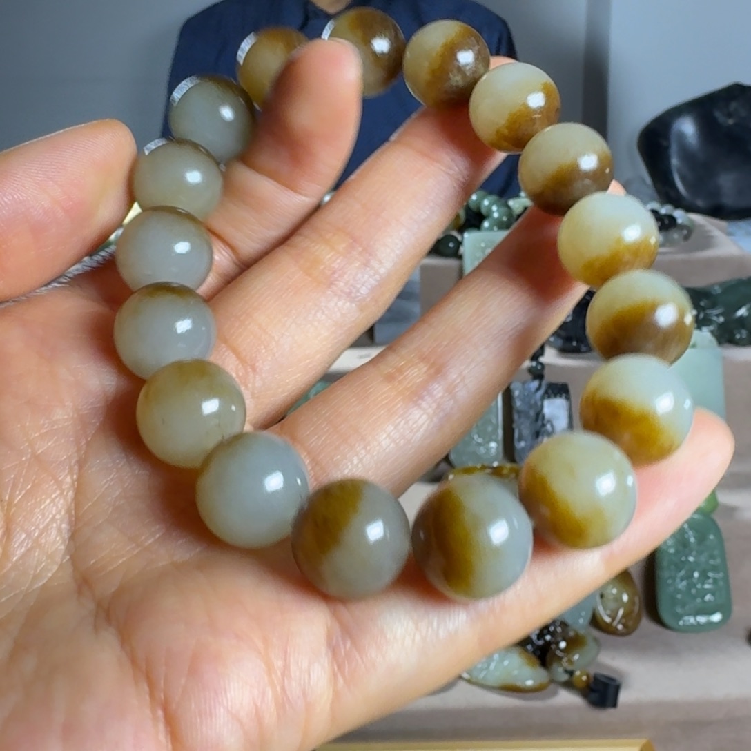 和田玉颈饰未镶嵌