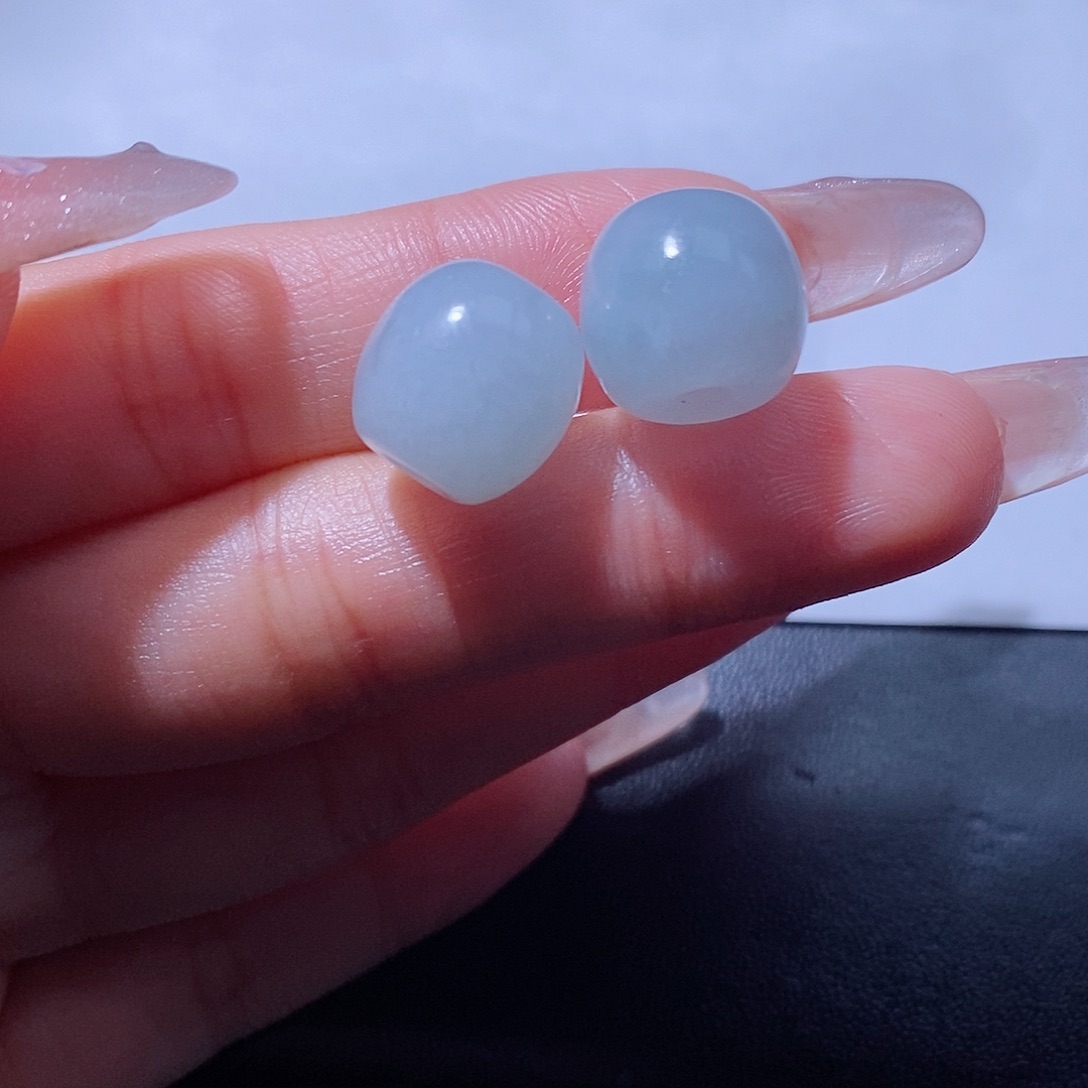 翡翠挂件未镶嵌两个