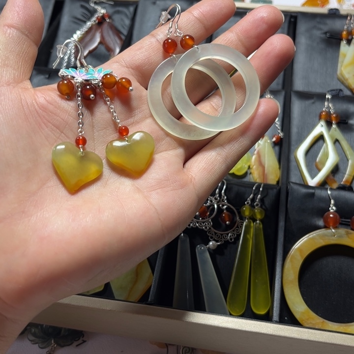 蛇纹石玉合金吊坠