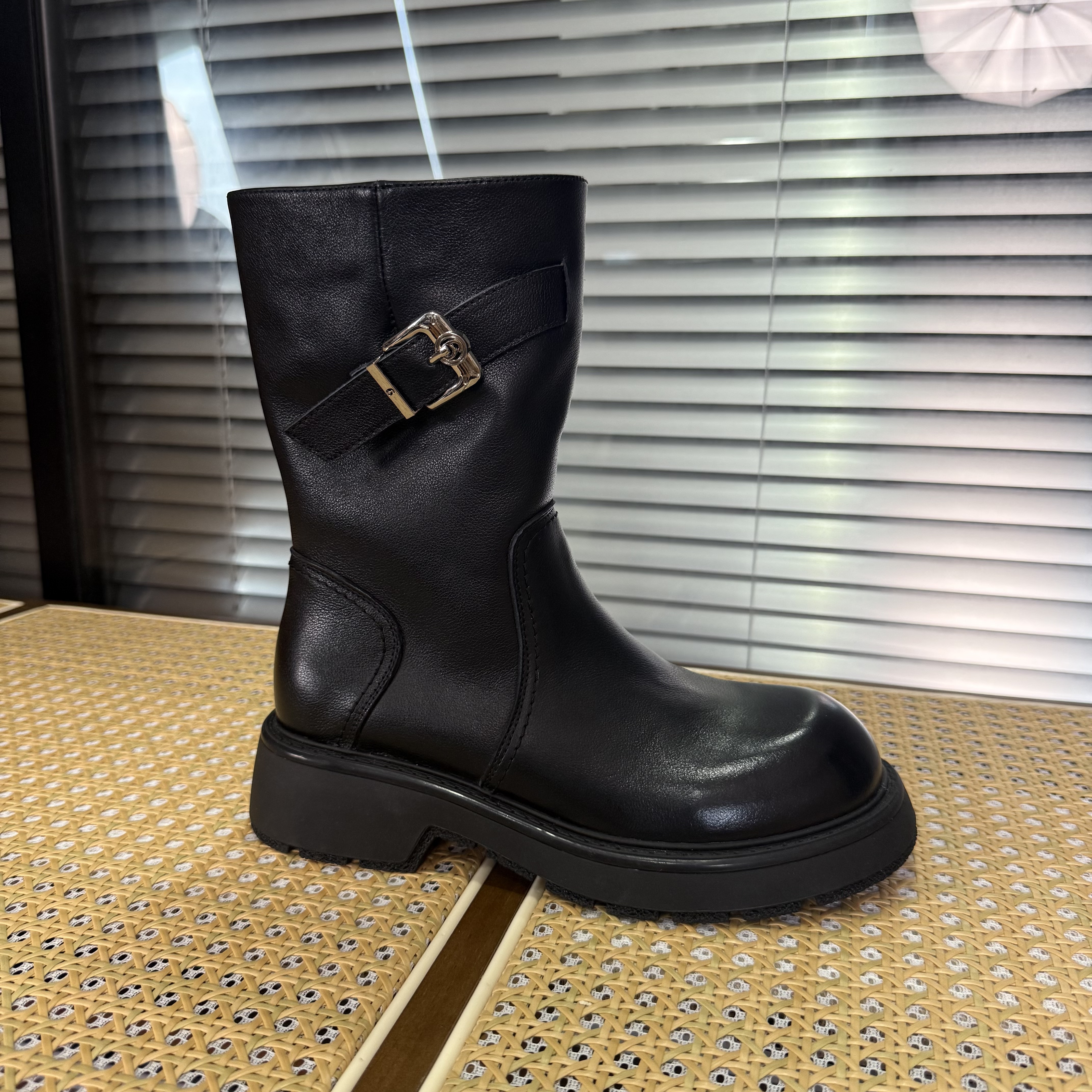 【果果女鞋●耀夜】增高5公分普拉哒厚底英伦时尚马丁靴中筒机车靴子