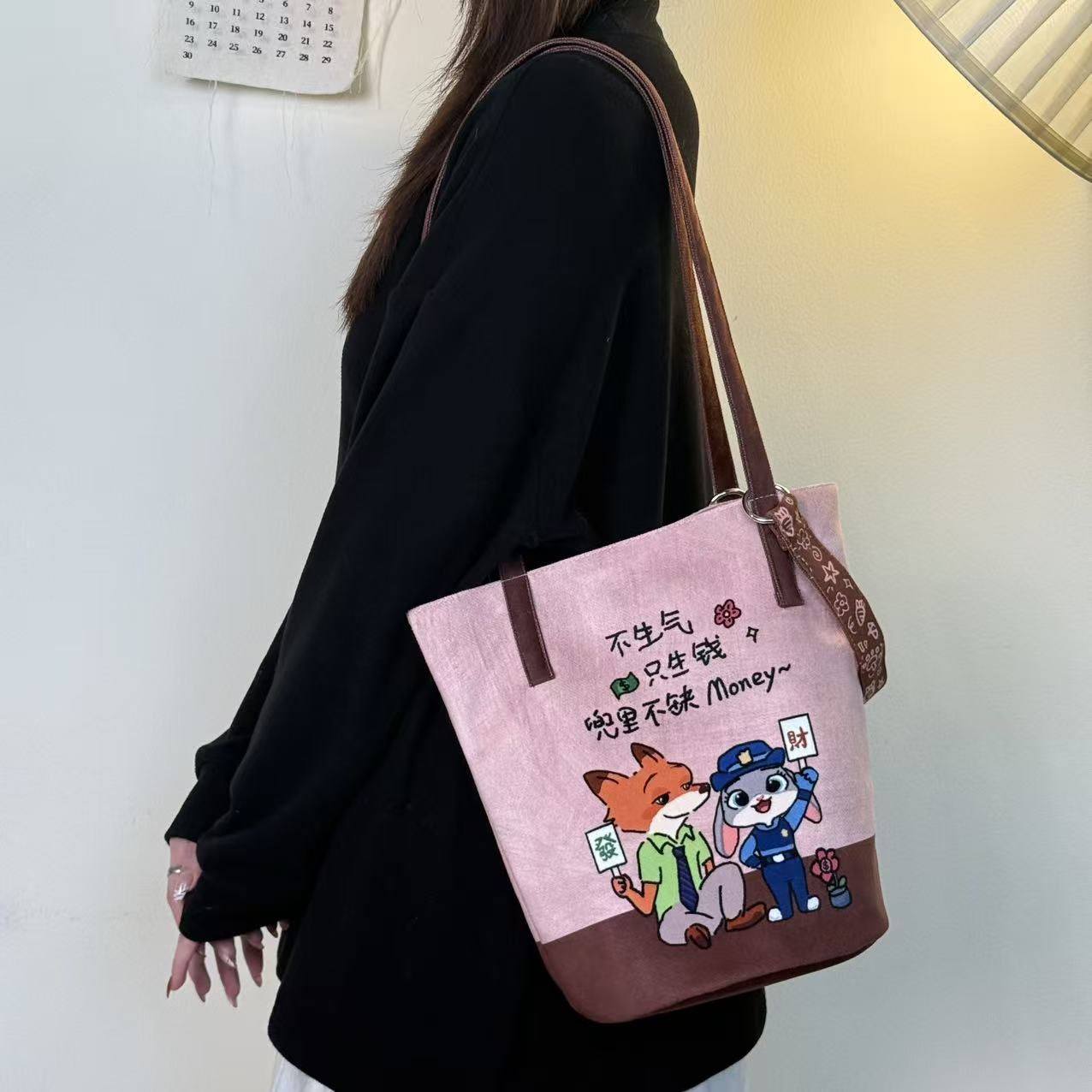 不缺money秋冬复古插画百搭单肩包撞色水桶包大容量通勤帆布包新B