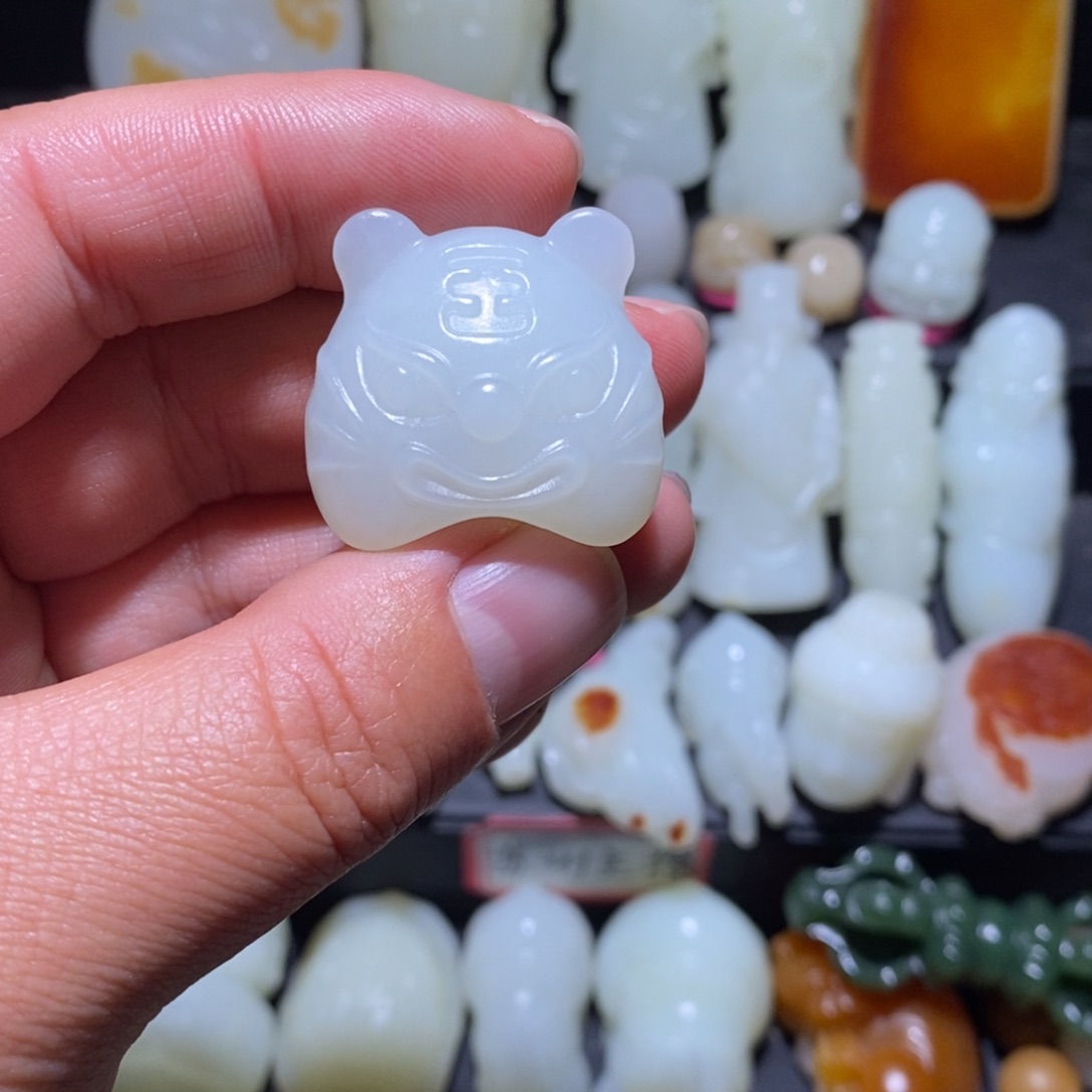 小***凡和田玉未镶嵌颈饰