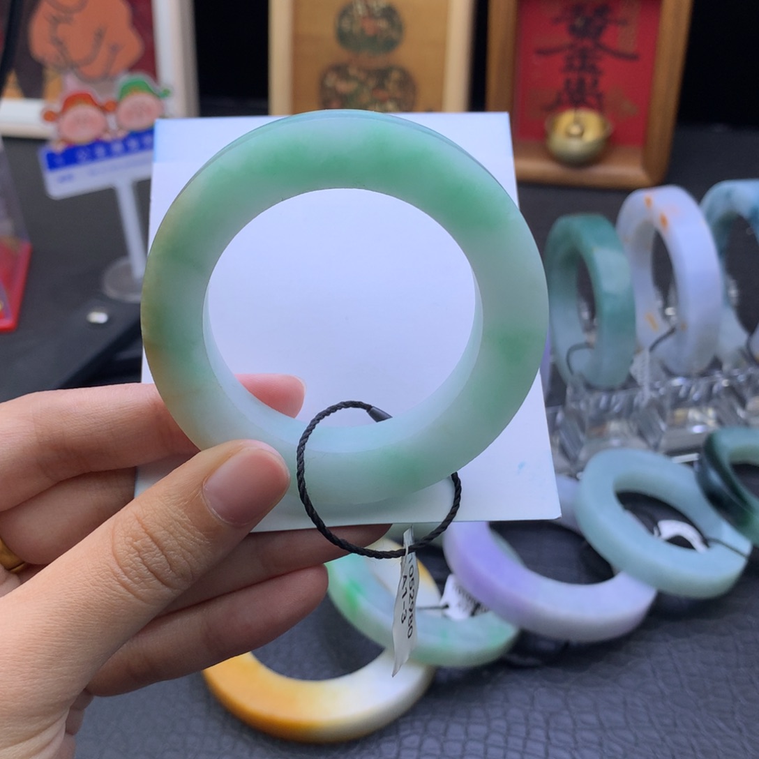 定制翡翠未镶嵌翡翠手镯