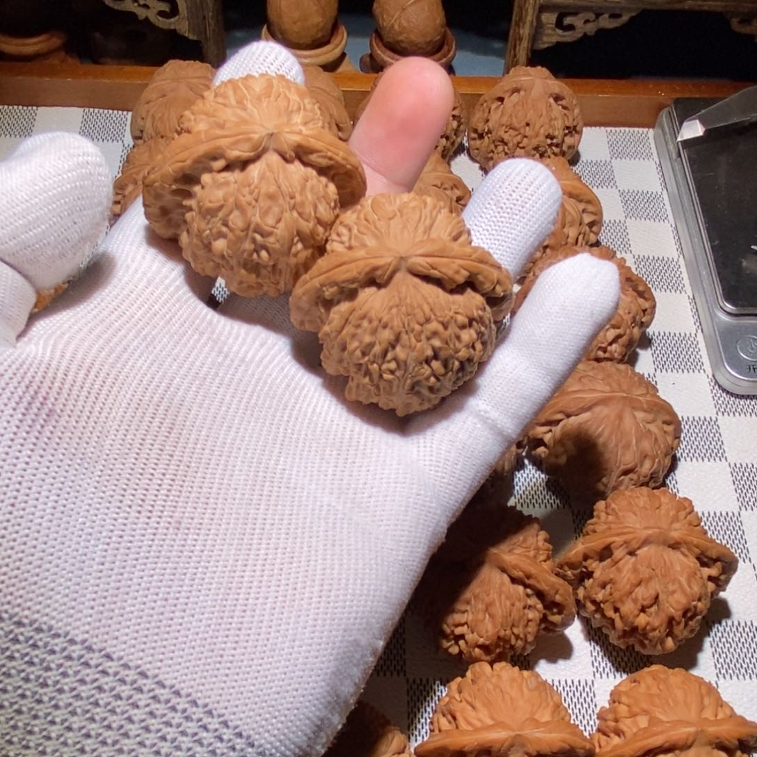 文玩核桃吊坠鱼***！球白