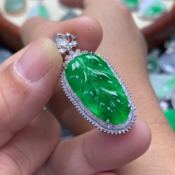 翡翠吊坠(不含链)18K金镶嵌