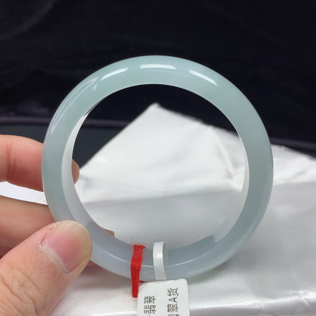 翡翠手镯（圆镯）未镶嵌55.2