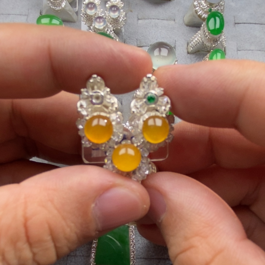 未镶嵌定制翡翠黄翡