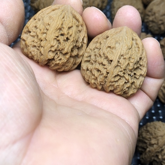 文玩核桃吊坠三角南疆石