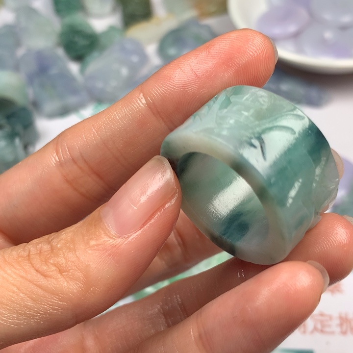 大***山未镶嵌定制翡翠翡翠