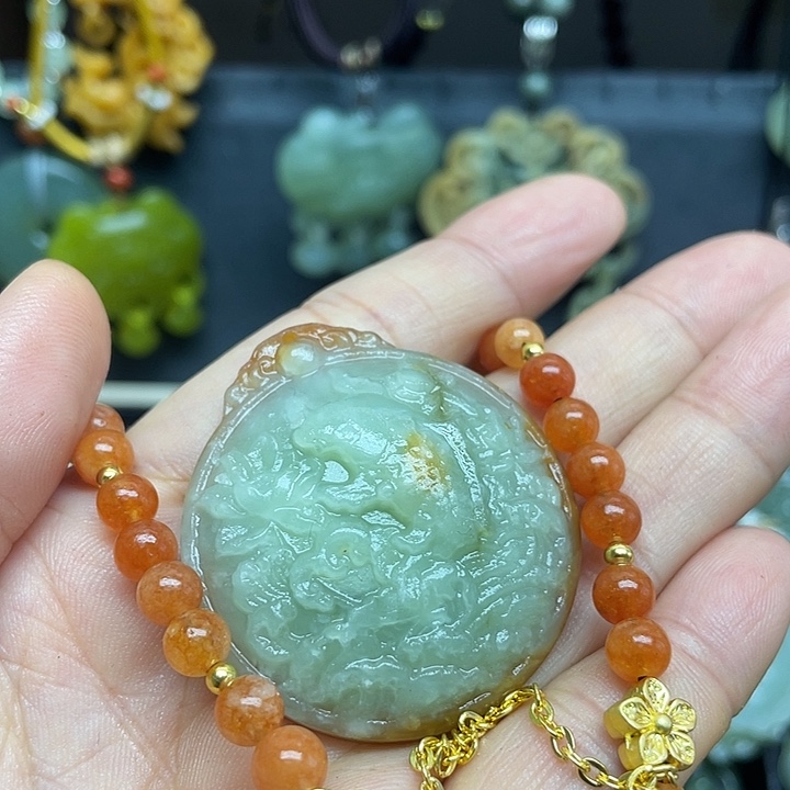 未镶嵌蛇纹石玉颈饰