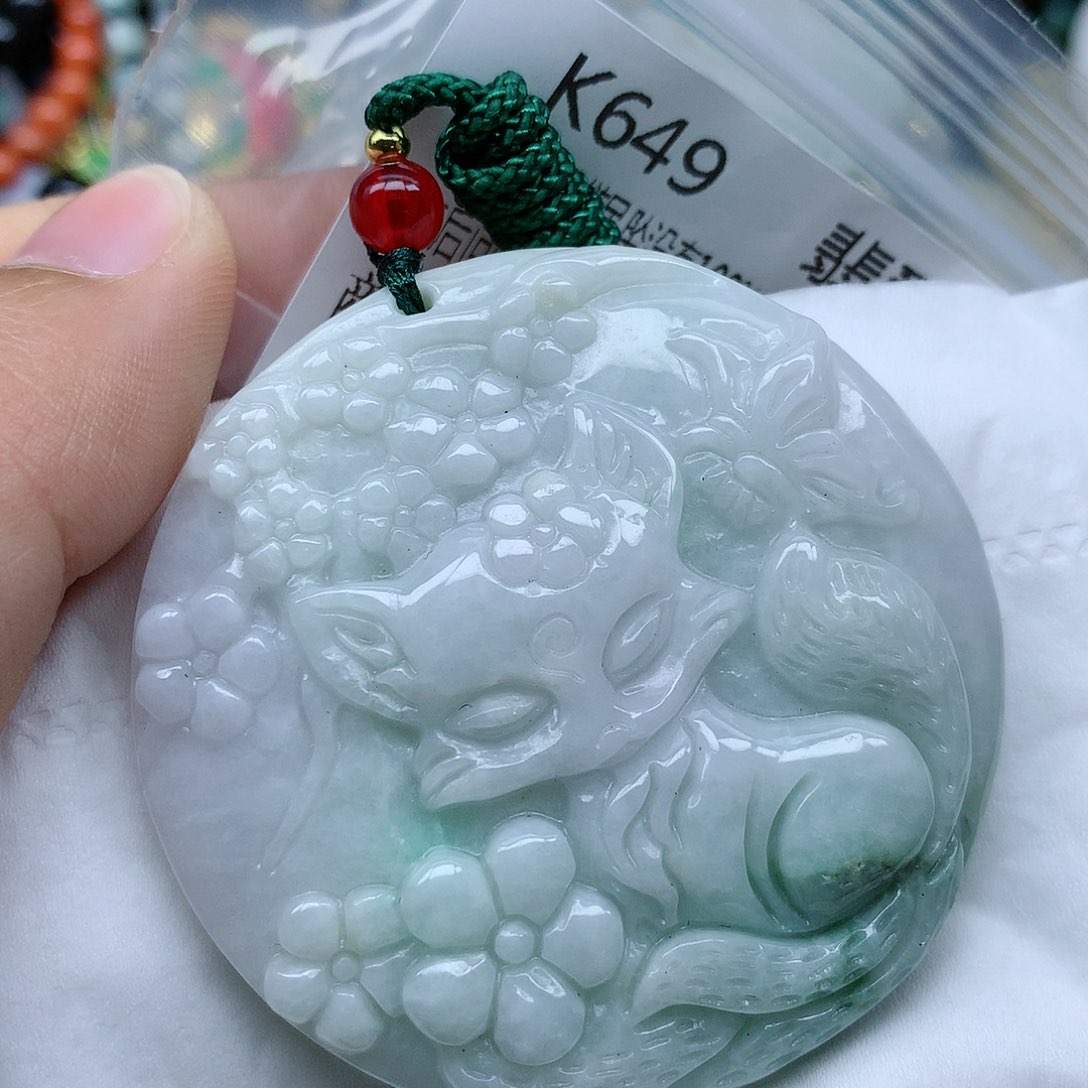 翡翠颈饰未镶嵌牌子