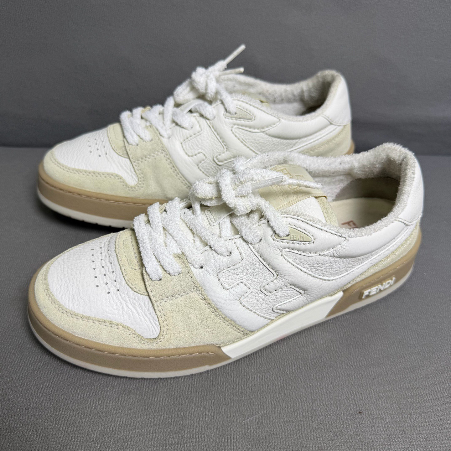 95新 FENDI/芬迪 40码 浮雕米白板鞋休闲鞋 265