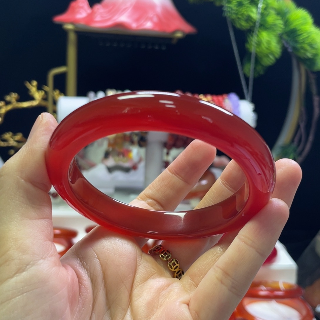 玛瑙/玉髓手镯未镶嵌周****！