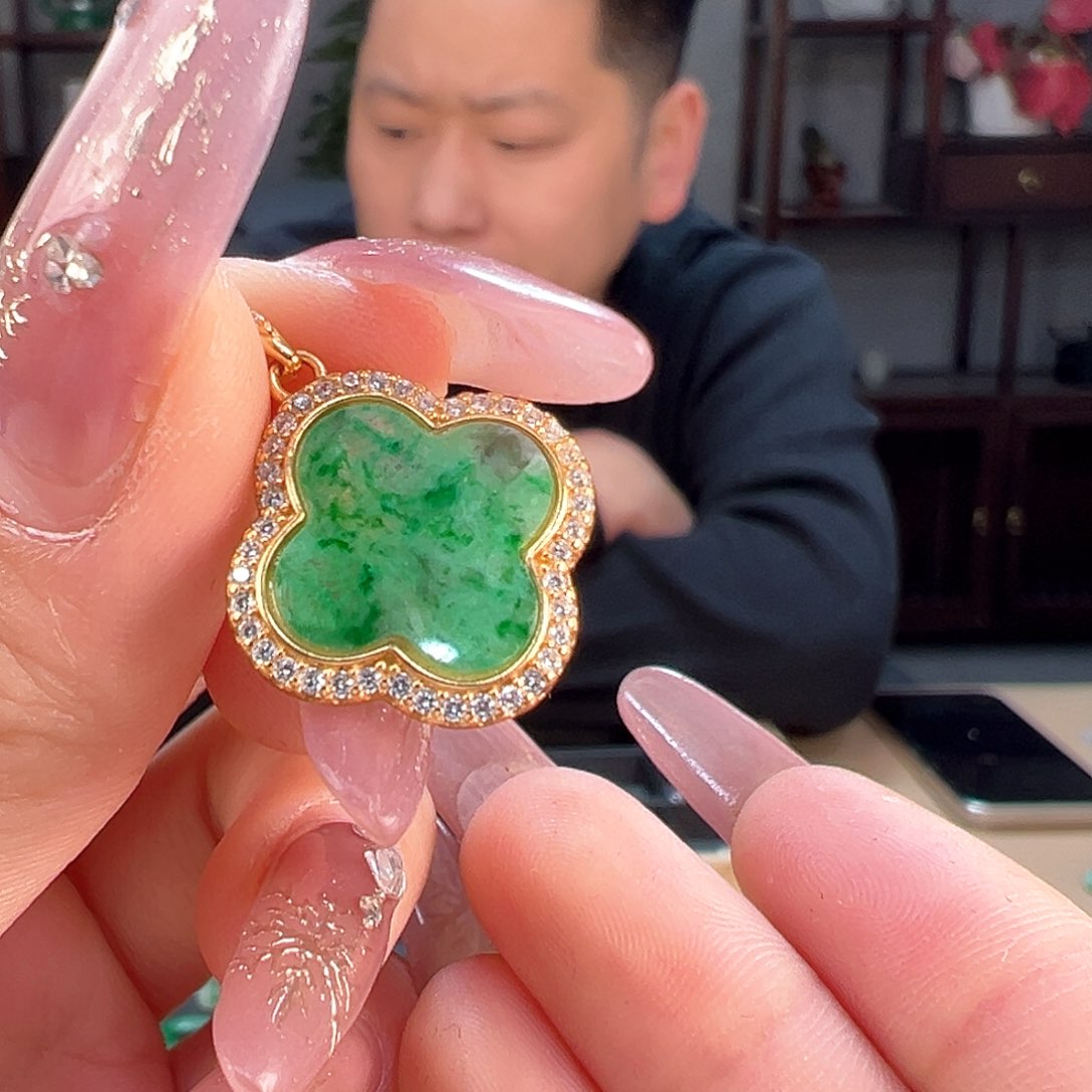 翡翠颈饰银S925镶嵌吊坠