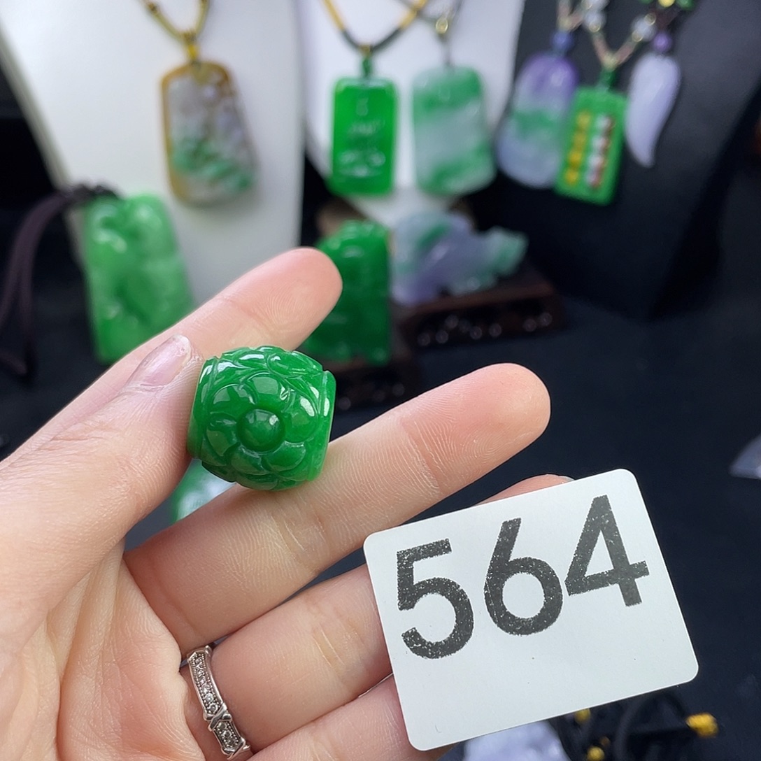 翡翠未镶嵌吊坠(赠链)