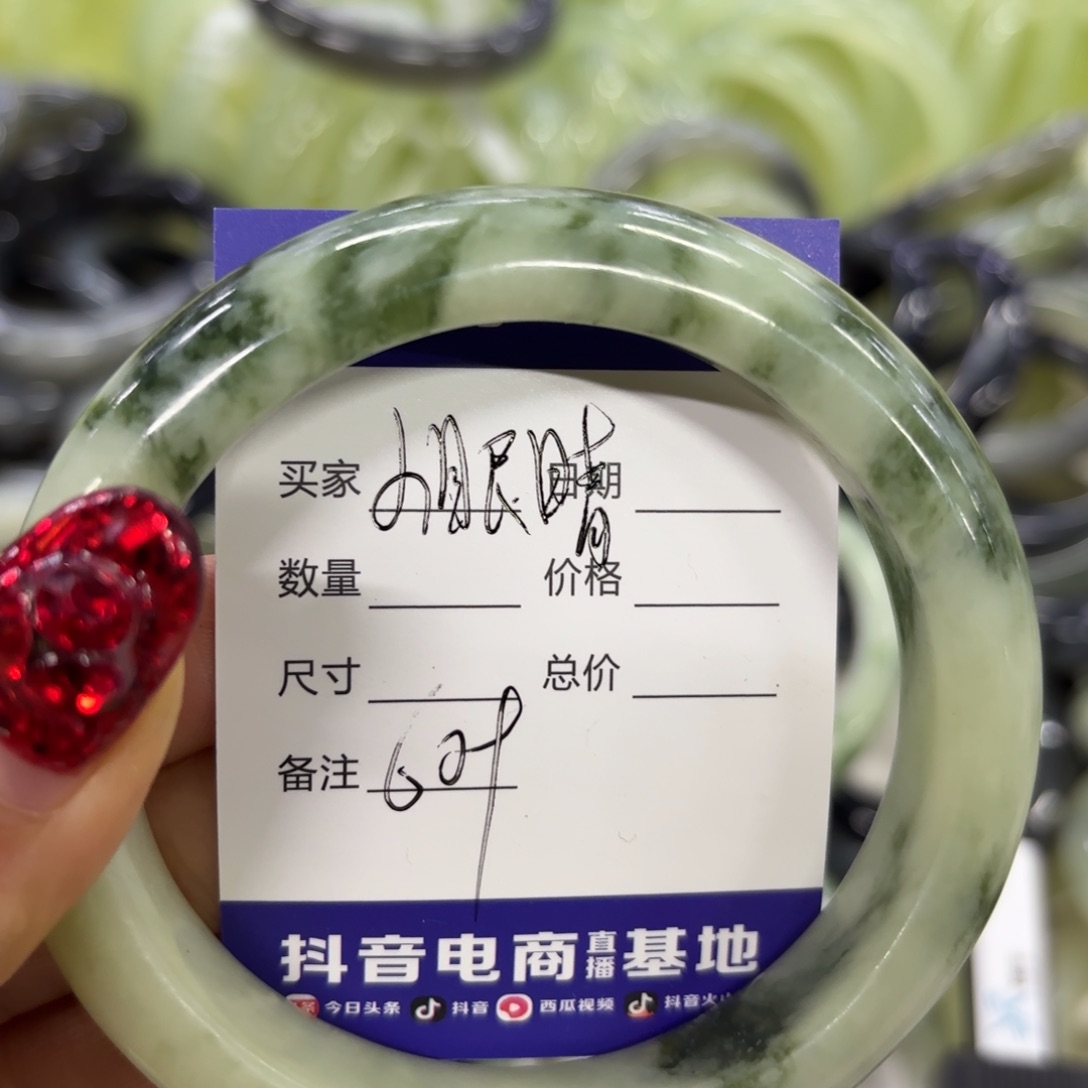 蛇纹石玉手镯未镶嵌小**?