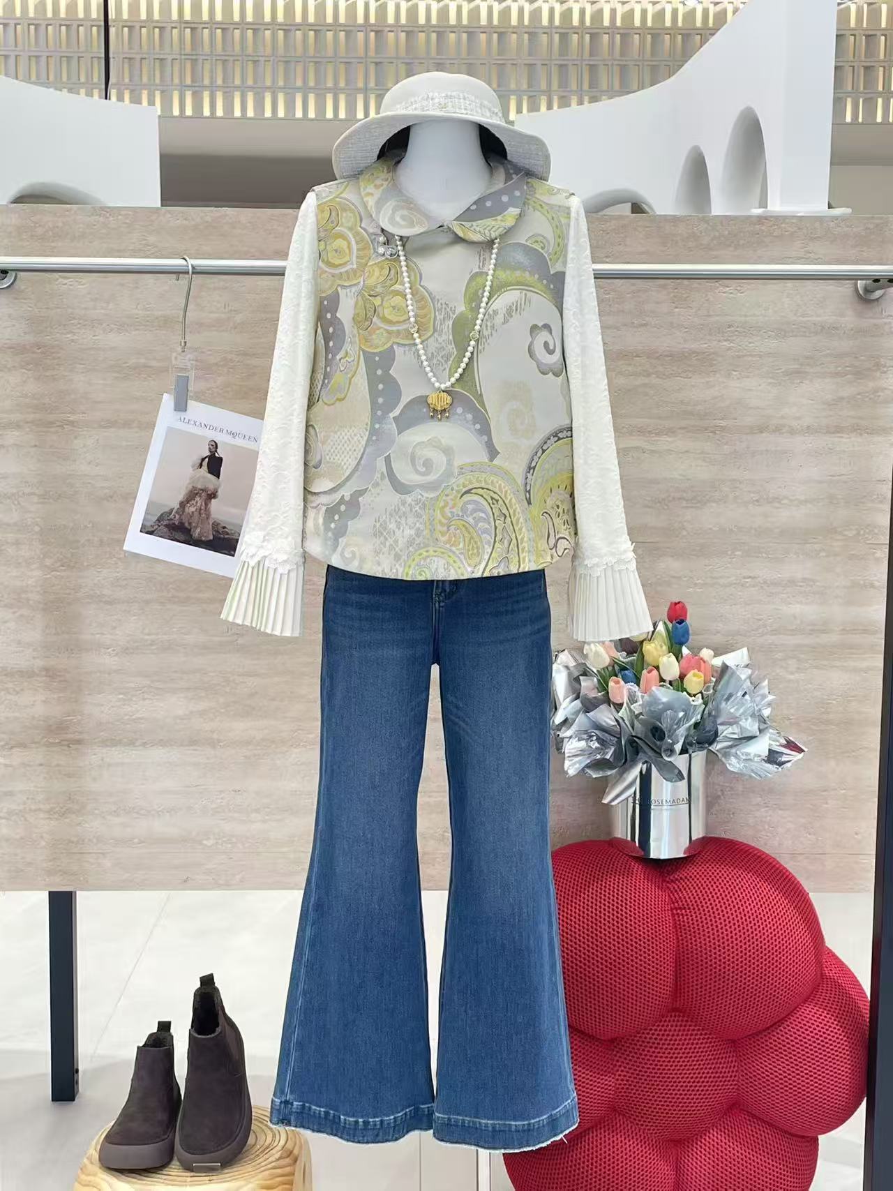 9153轩尚女装“娃娃领侧盘扣提花马甲”