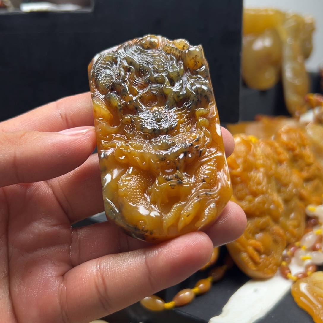 石英质玉（黄龙玉）未镶嵌多选发其一