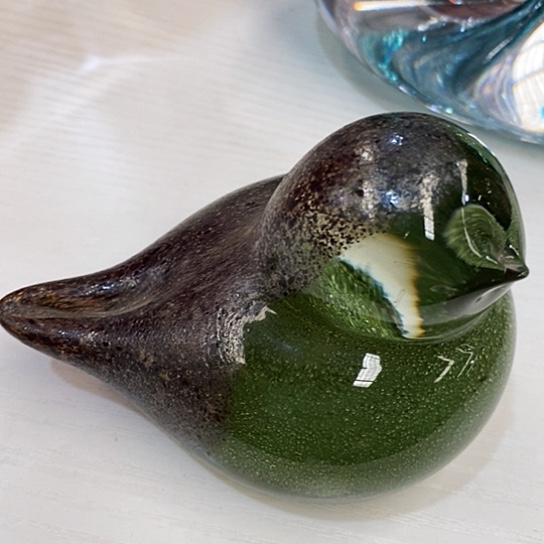 琉璃花瓶高8厘米宽8厘米