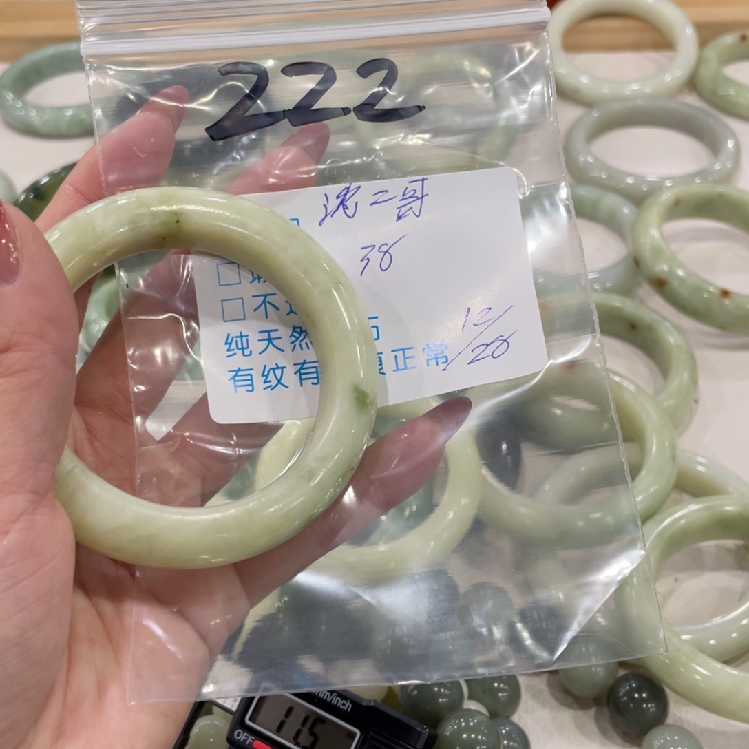 沈***哥蛇纹石玉未镶嵌手镯