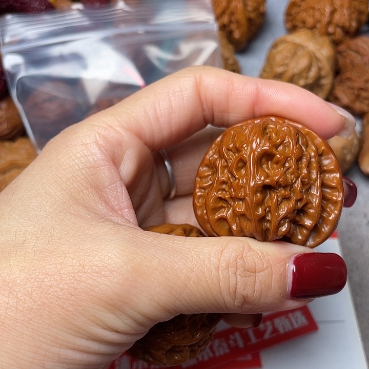 小***辉吊坠文玩核桃白狮子