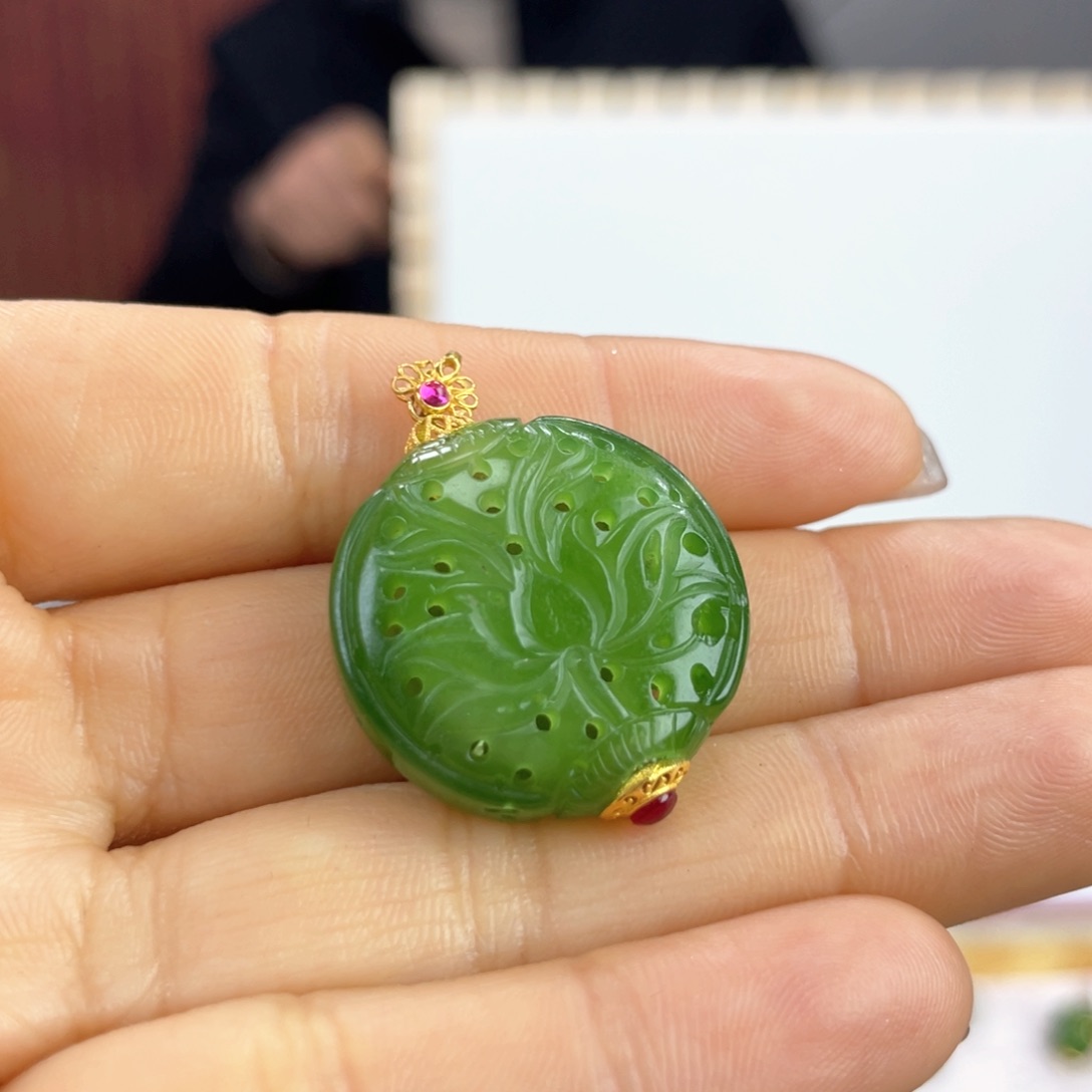 和田玉颈饰18K金镶嵌