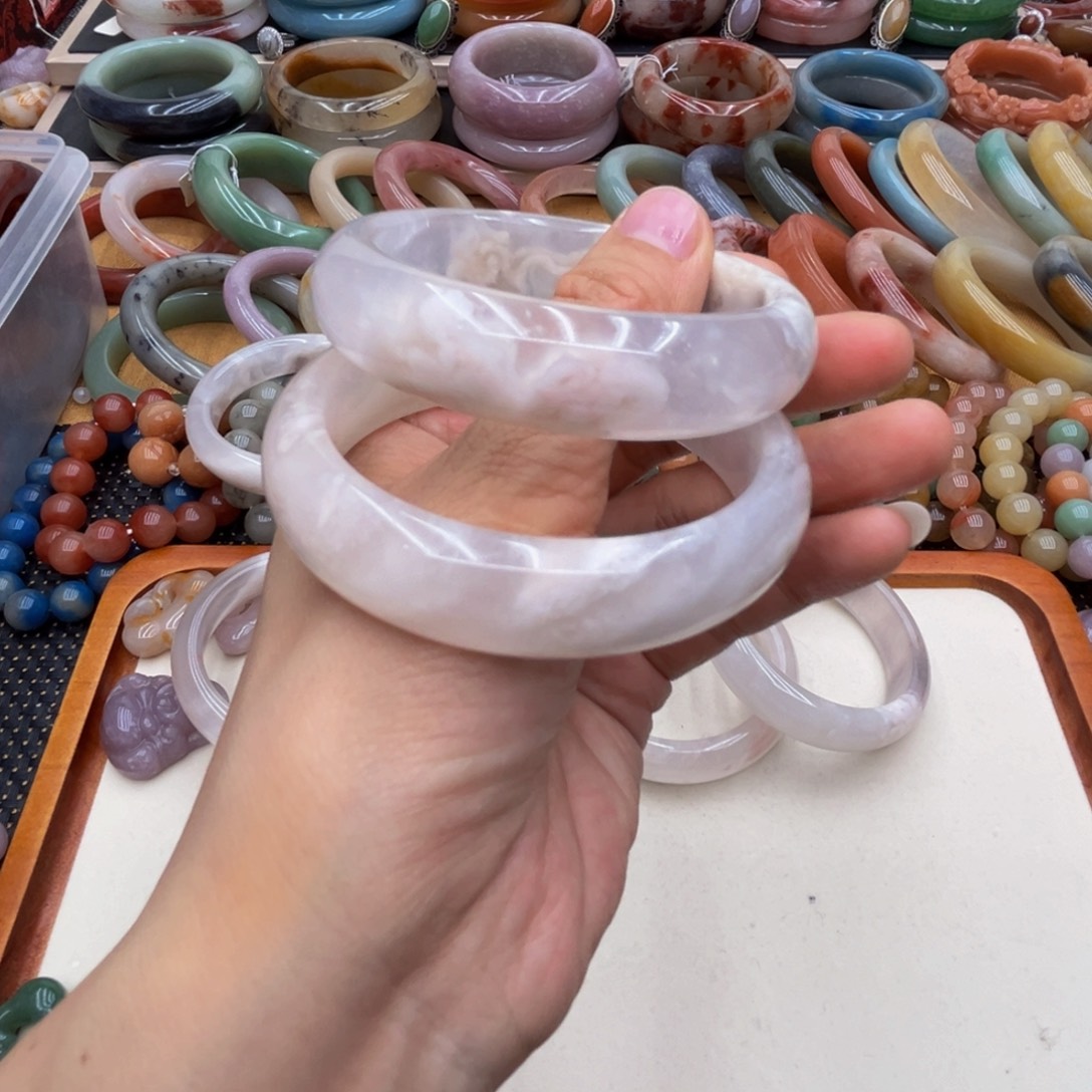 星***回石英质玉未镶嵌圈口56