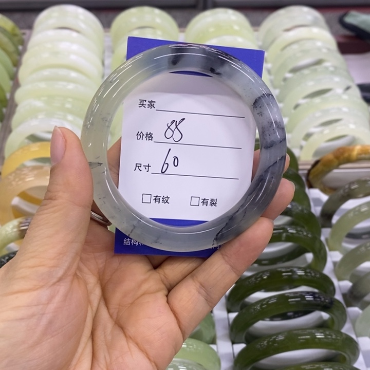 岫玉未镶嵌手镯（圆镯）