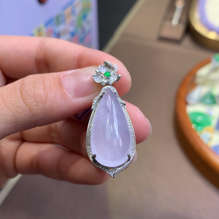 翡翠18K金镶嵌颈饰翡翠