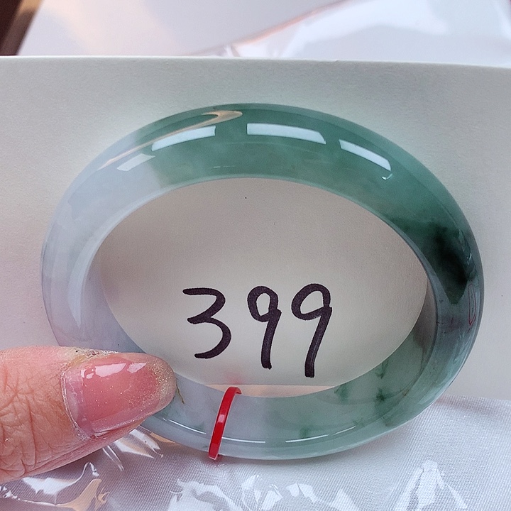 翡翠手镯未镶嵌翡翠