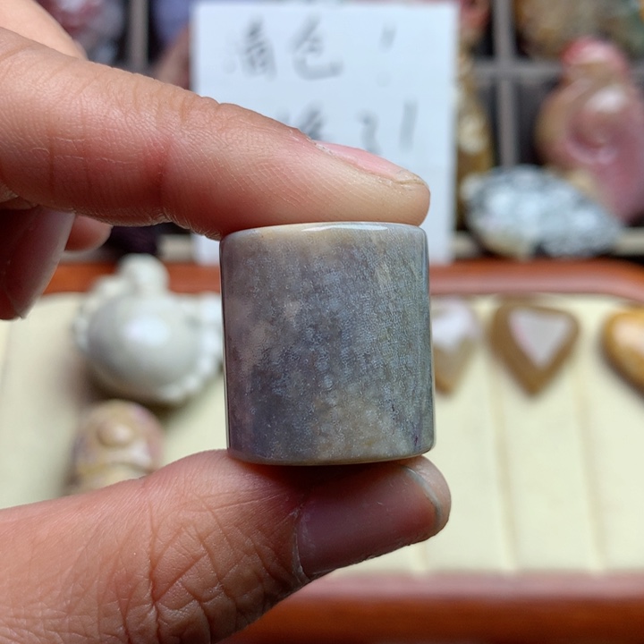 硅化珊瑚（珊瑚玉）颈饰足银镀金镶嵌