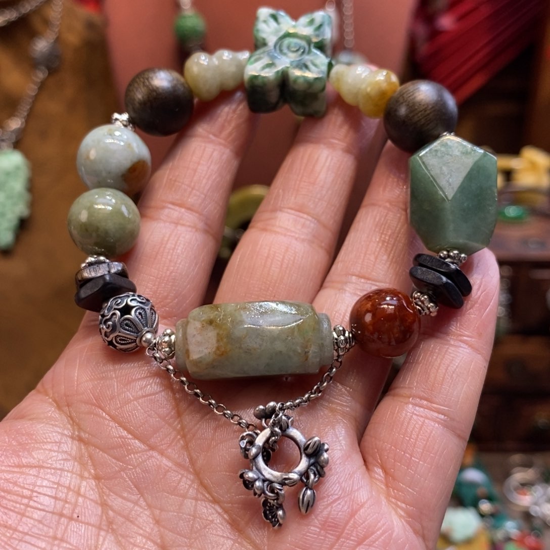 翡翠吊坠(赠链)未镶嵌