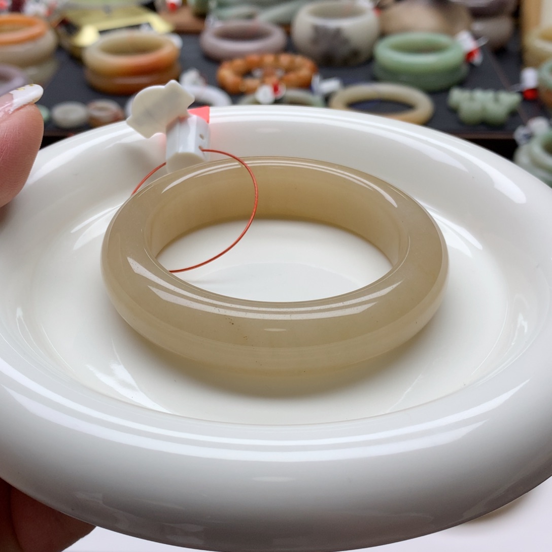 石英质玉手镯未镶嵌