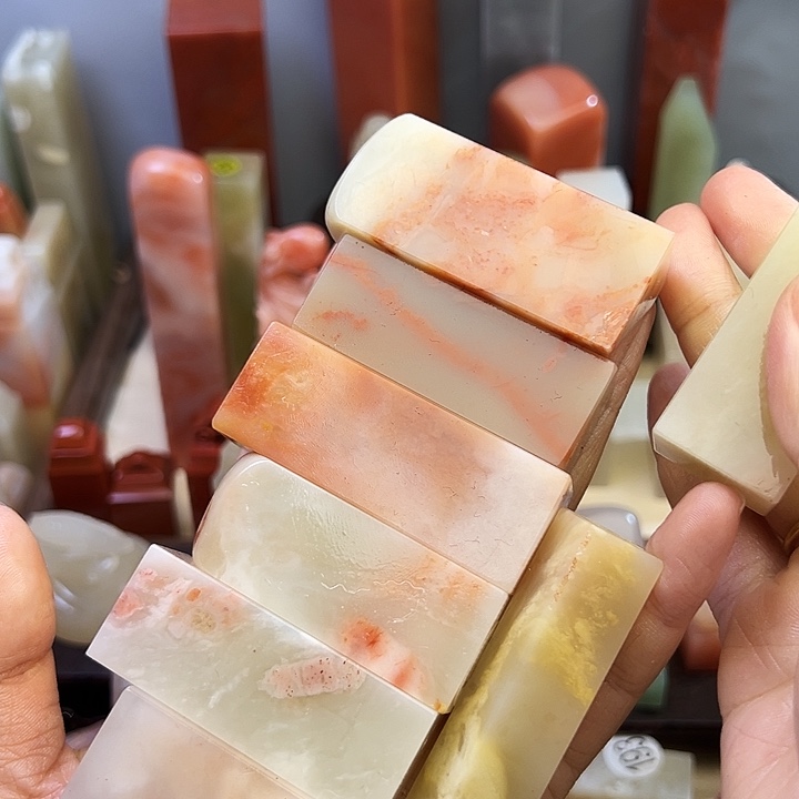 燕***师寿山石印石八个一组