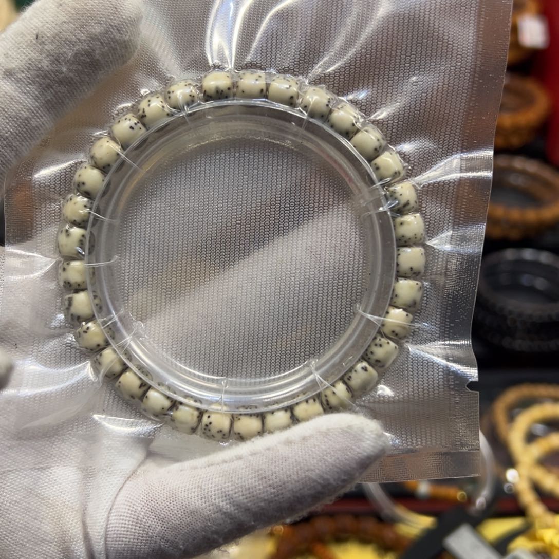 星月菩提手串河豚绿背