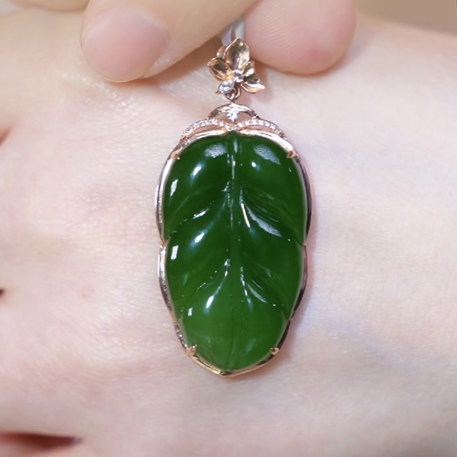 【芒心珠宝】天然和田玉18K金镶嵌碧玉叶子吊坠