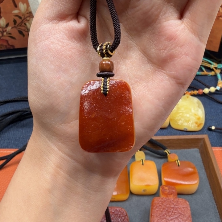 蜜蜡未镶嵌吊坠(赠链)