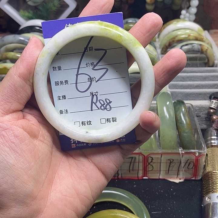 蛇纹石玉手镯未镶嵌