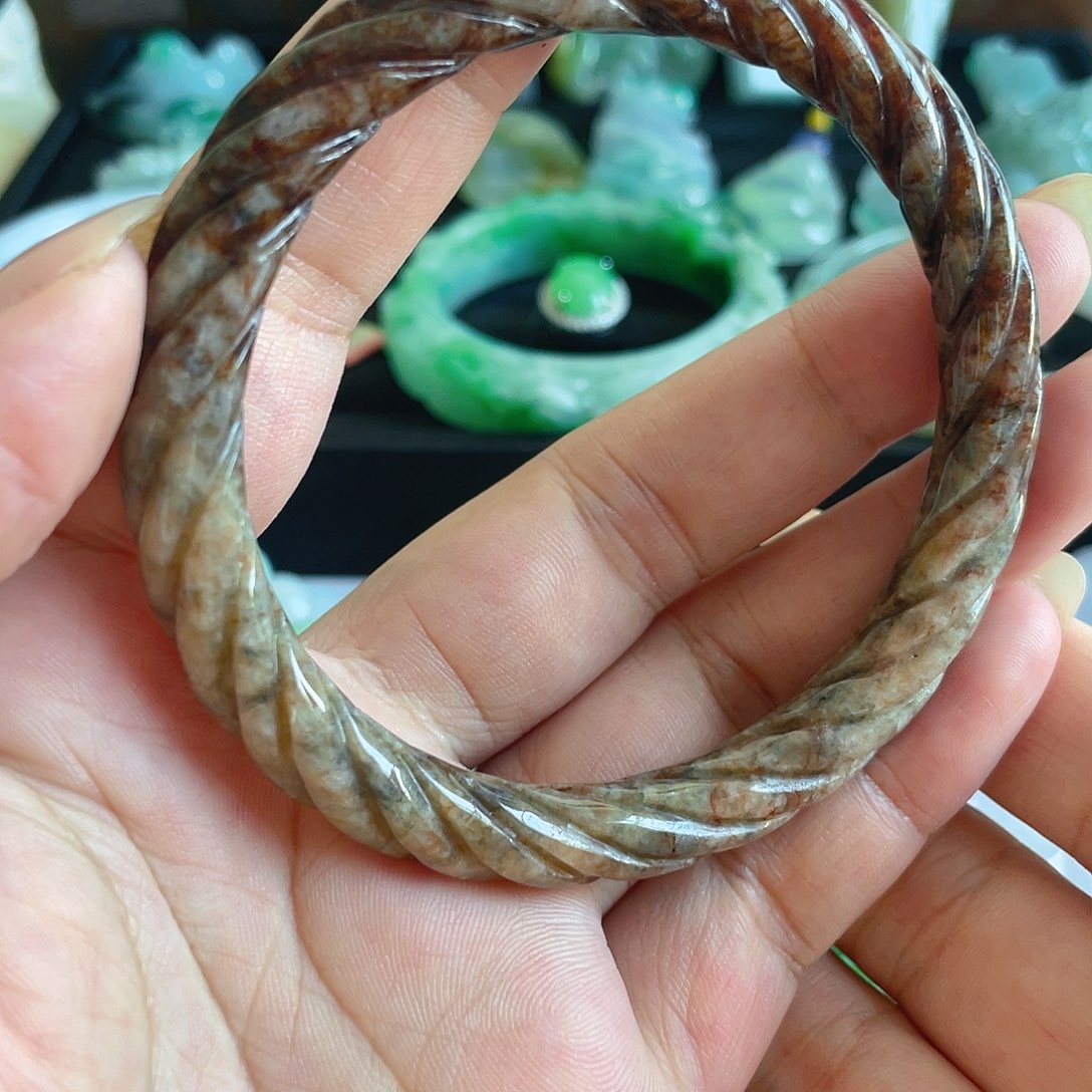 翡翠手镯未镶嵌翡翠99
